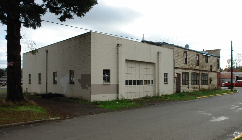 622 N Water St, Silverton, OR à vendre - Photo de l’immeuble – Image 2 sur 8
