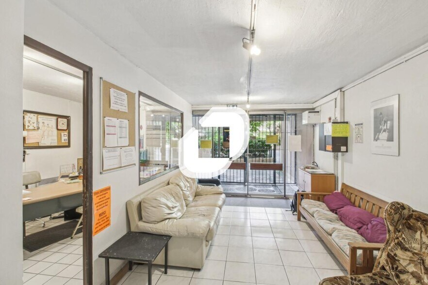 Local d'activités dans Paris à vendre - Photo de l’immeuble – Image 3 sur 9