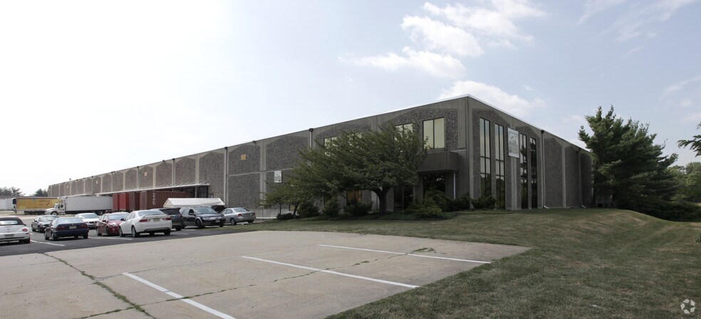 96-100 Executive Ave, Edison, NJ à louer - Photo de l’immeuble – Image 3 sur 7