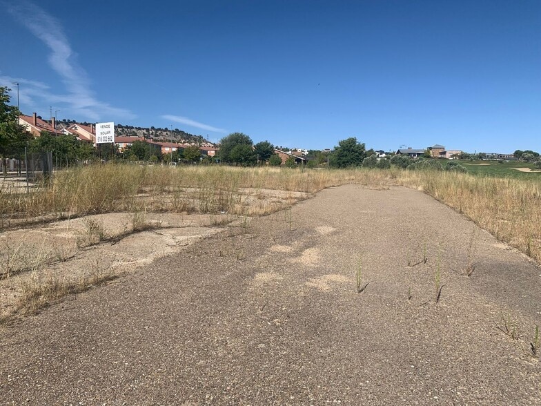 Avenida Valdezarce, 2, Arroyo de la Encomienda, Valladolid à vendre - Photo de l’immeuble – Image 2 sur 14