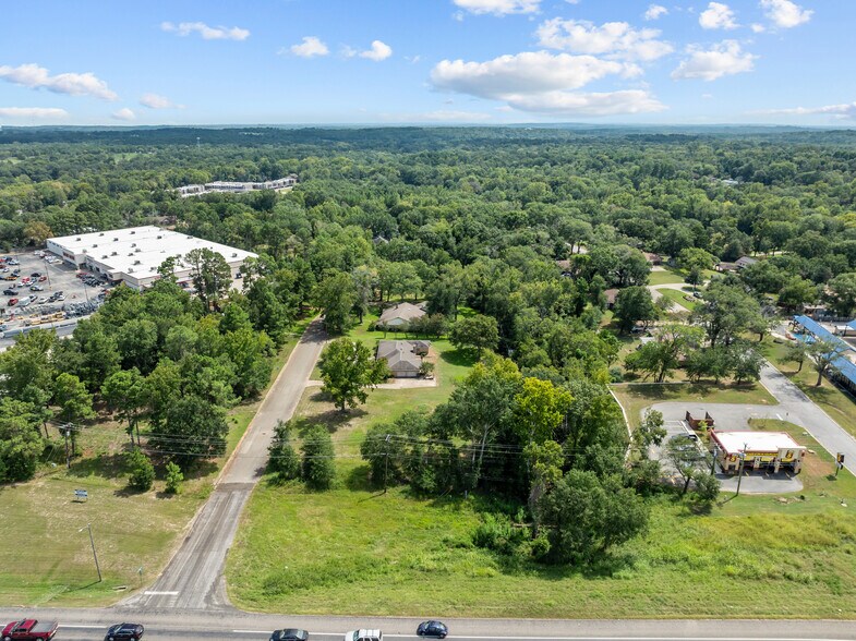 103 Wesley Dr, Palestine, TX à vendre - Photo de l’immeuble – Image 1 sur 12