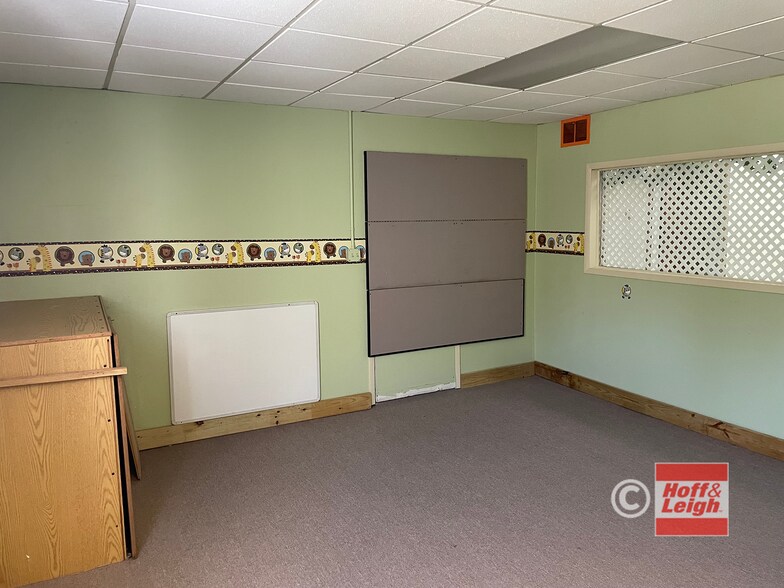 284 Killian Rd, Coventry Township, OH à vendre - Photo de l’immeuble – Image 3 sur 7