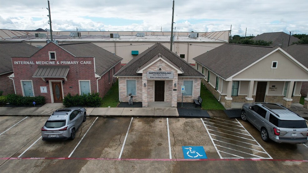 21338 Provincial Blvd, Katy, TX à vendre - Photo de l’immeuble – Image 2 sur 12
