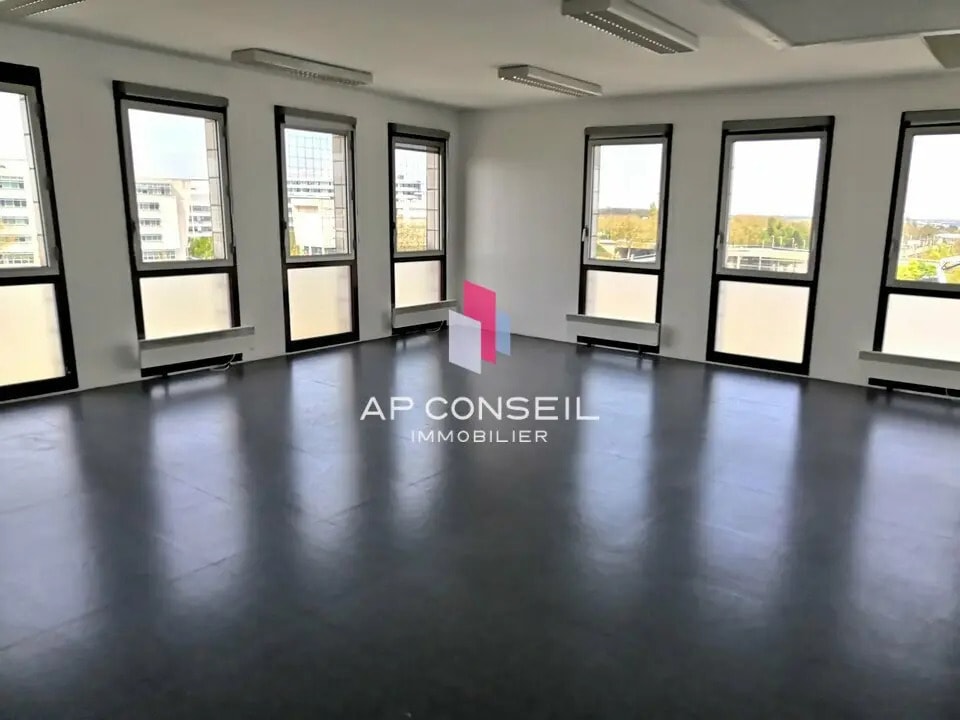 Bureau dans Montigny-le-Bretonneux à vendre Photo de l’immeuble– Image 1 sur 6