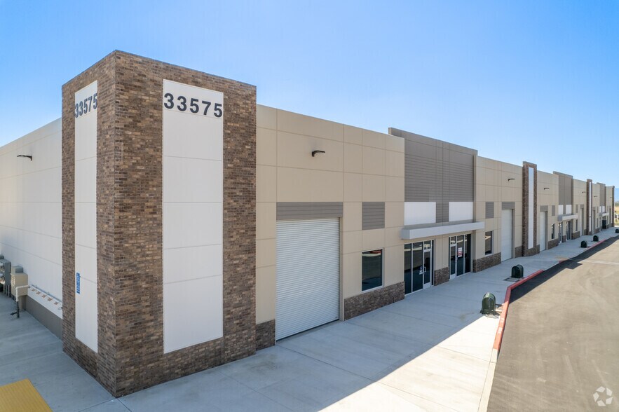 33575 Mission Trail, Lake Elsinore, CA à louer - Photo principale – Image 1 sur 17