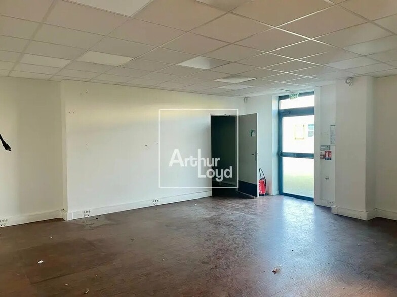 Local d'activités dans Vaux-le-Pénil à vendre - Photo intérieure – Image 3 sur 8