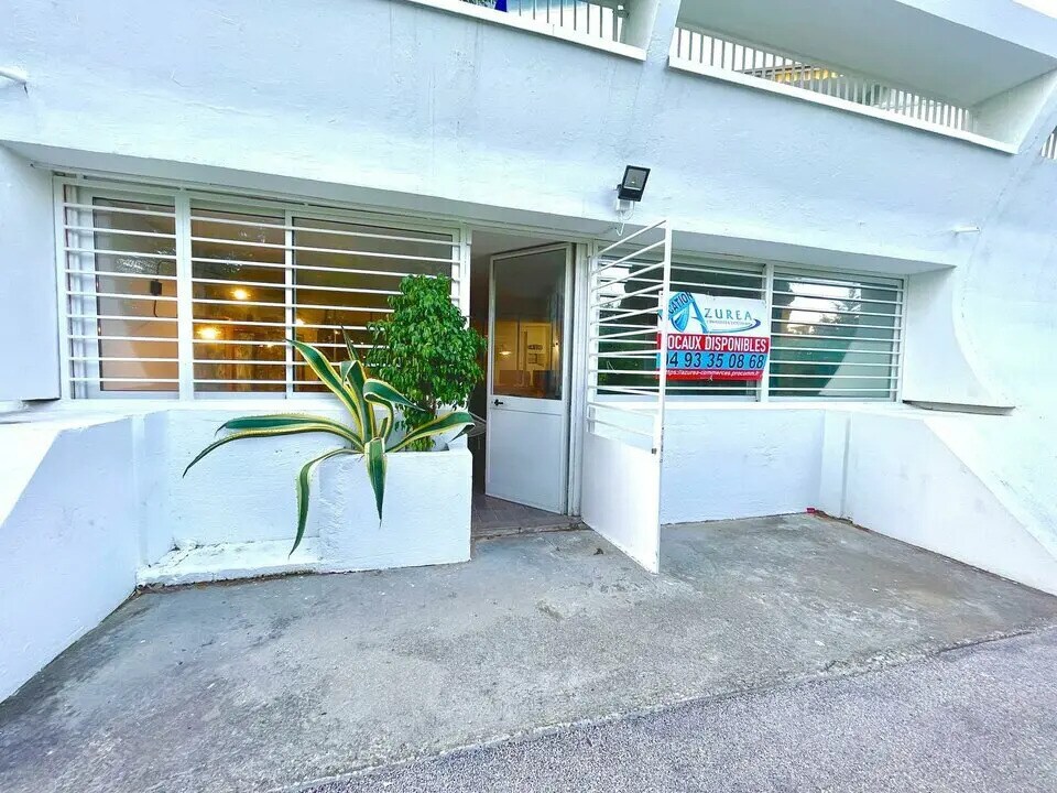 Local commercial dans Villeneuve-Loubet à louer Photo de l’immeuble– Image 1 sur 11