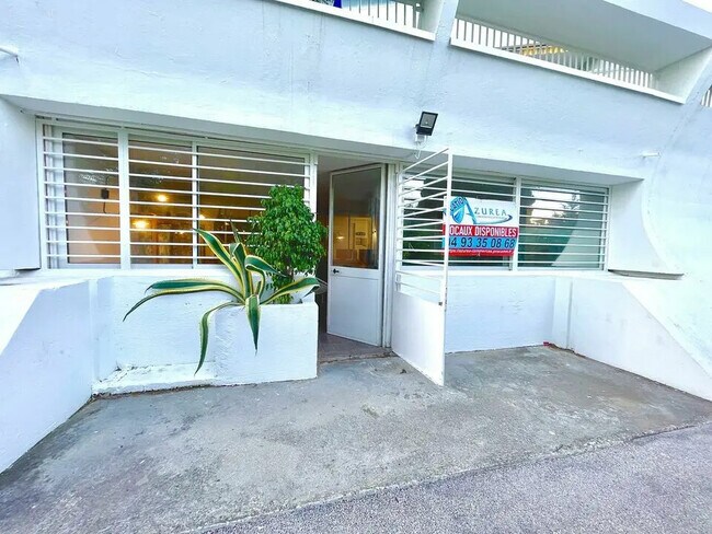 Plus de détails pour Local commercial à louer