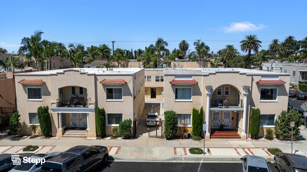 1161 E 1st St, Long Beach, CA à vendre - Photo de l’immeuble – Image 1 sur 17