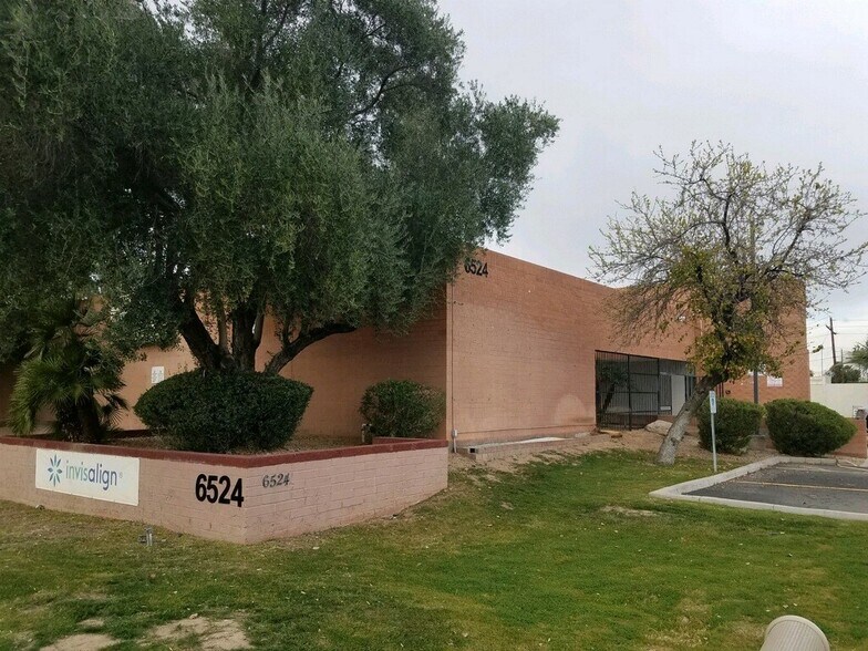 6524 W Indian School Rd, Phoenix, AZ à louer - Photo de l’immeuble – Image 2 sur 9