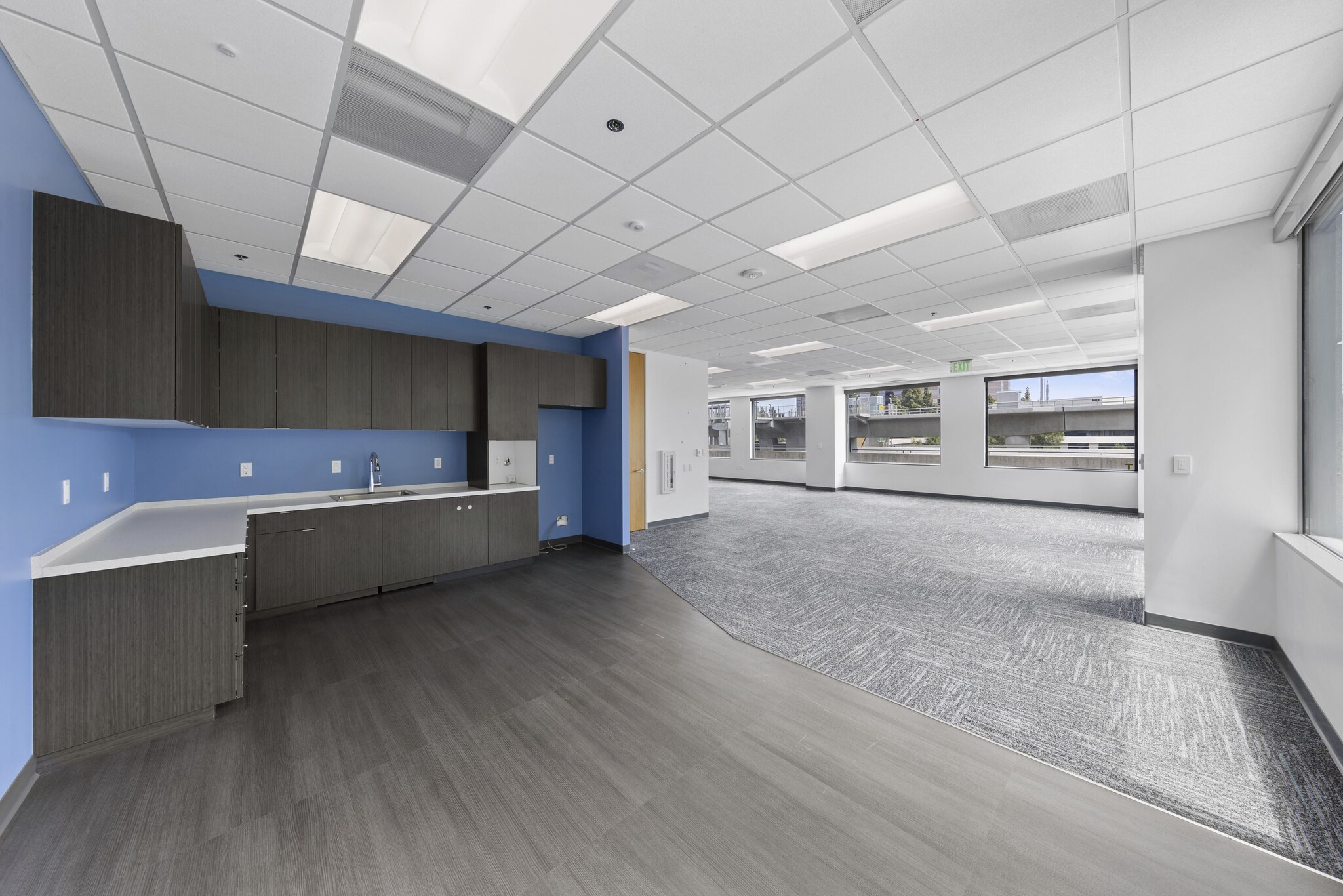 4270 Executive Sq, La Jolla, CA à louer Photo intérieure– Image 1 sur 9