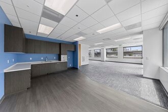 4270 Executive Sq, La Jolla, CA à louer Photo intérieure– Image 2 sur 9