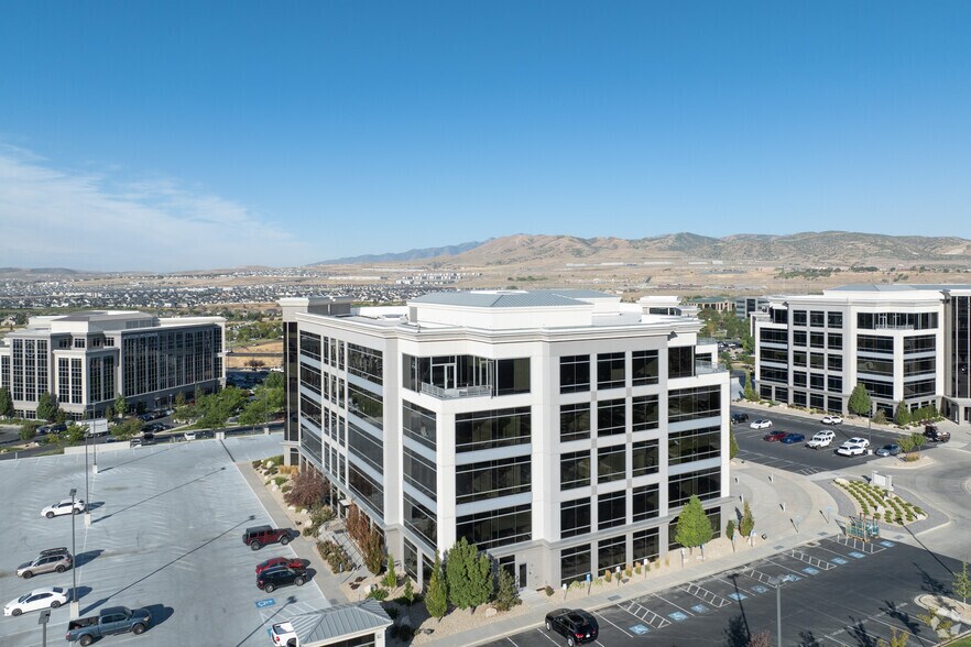 3301 N Thanksgiving Way, Lehi, UT à louer - Aérien – Image 2 sur 5