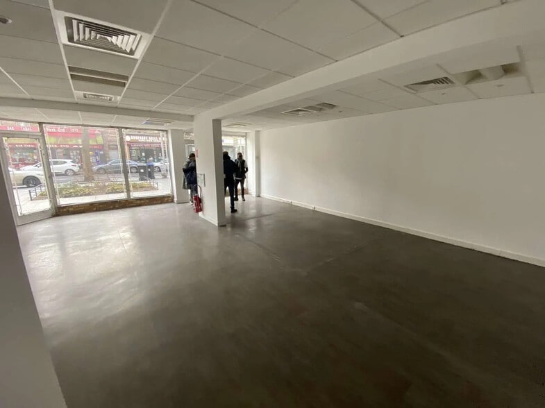 Local commercial dans Épinay-sur-Seine à louer - Photo de l’immeuble – Image 3 sur 5