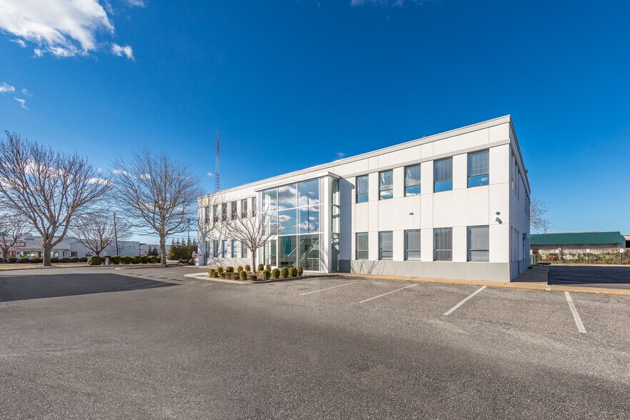 425 County Road 39A, Southampton, NY à louer - Photo de l’immeuble – Image 3 sur 5