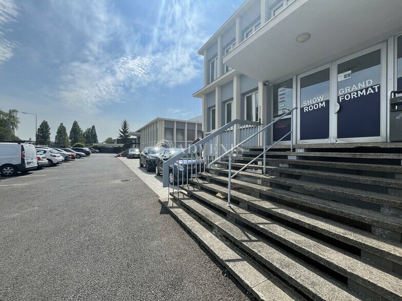 Bureau dans Gonesse à louer - Photo de l’immeuble – Image 1 sur 12
