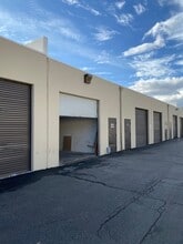 68733 Perez Rd, Cathedral City, CA à louer Photo intérieure– Image 2 sur 3