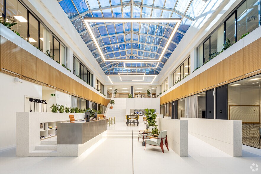 Avenida General Perón, 40, Madrid, Madrid à louer - Hall d’entrée – Image 3 sur 23