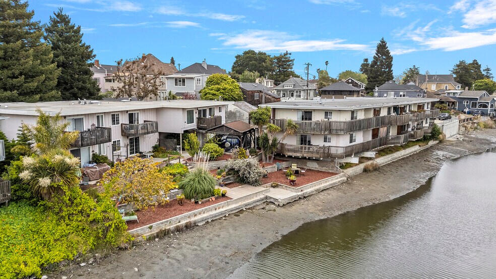 867 Walnut St, Alameda, CA à vendre - Photo de l’immeuble – Image 2 sur 6