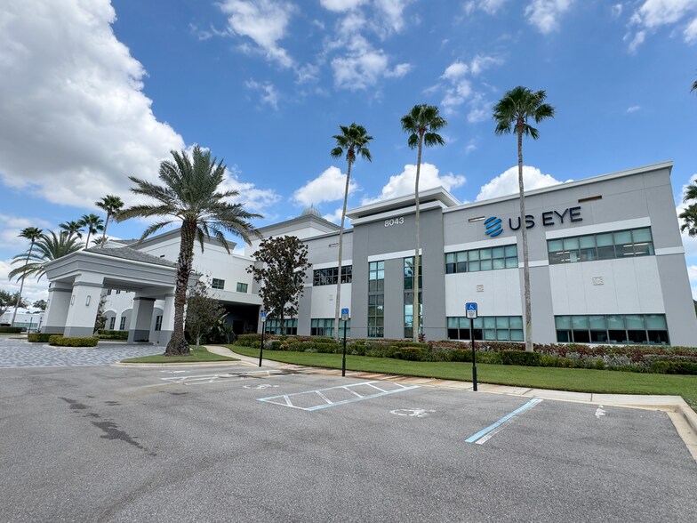8043 Cooper Creek Blvd, University Park, FL à louer - Photo de l’immeuble – Image 1 sur 5