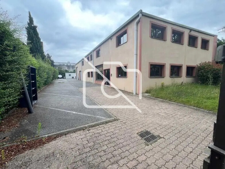 Local d'activités dans Jouy-en-Josas à vendre - Photo de l’immeuble – Image 2 sur 13