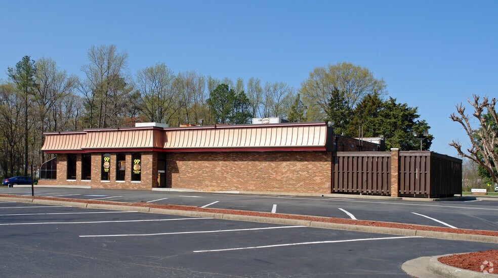 2200 E Laburnum Ave, Richmond, VA à louer - Photo de l’immeuble – Image 2 sur 6