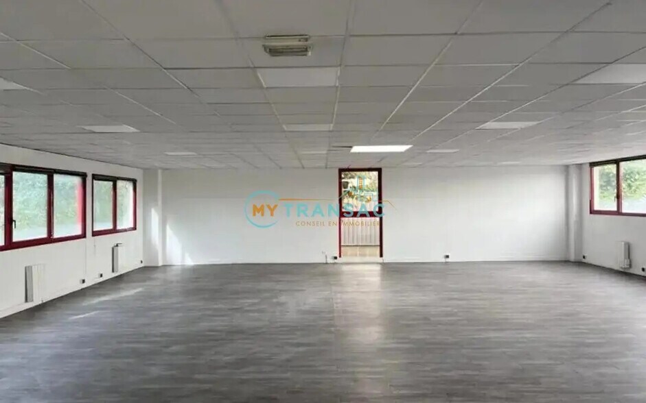 Local d’activités dans Le Blanc-Mesnil à louer - Photo de l’immeuble – Image 3 sur 4
