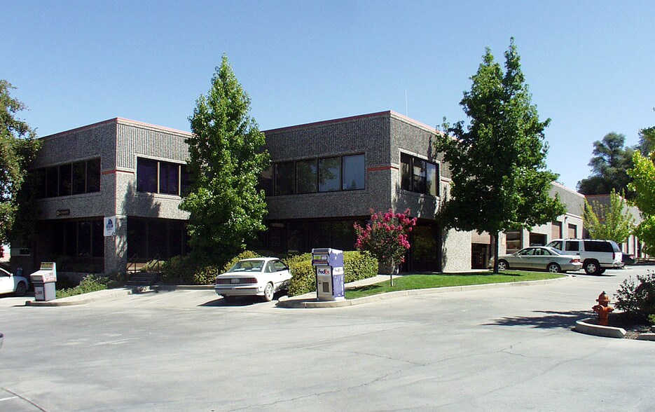 6166 Enterprise Dr, Diamond Springs, CA à louer - Photo principale – Image 1 sur 2