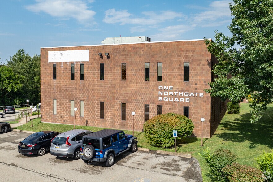 1 Northgate Sq, Greensburg, PA à louer - Photo principale – Image 1 sur 4