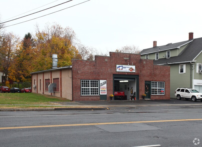 744 Enfield St, Enfield, CT à vendre - Photo de l’immeuble – Image 2 sur 2