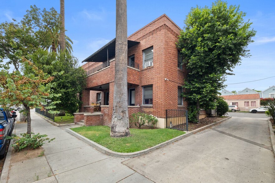 239 E Villa St, Pasadena, CA à vendre - Photo de l’immeuble – Image 2 sur 17