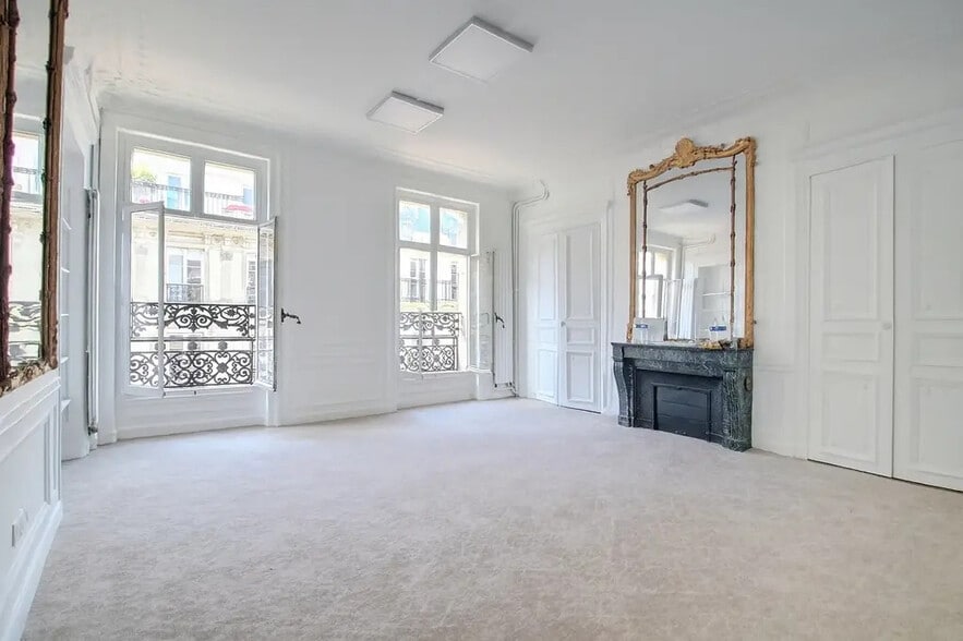 6 Rue Rougemont, Paris à louer - Photo de l’immeuble – Image 1 sur 12
