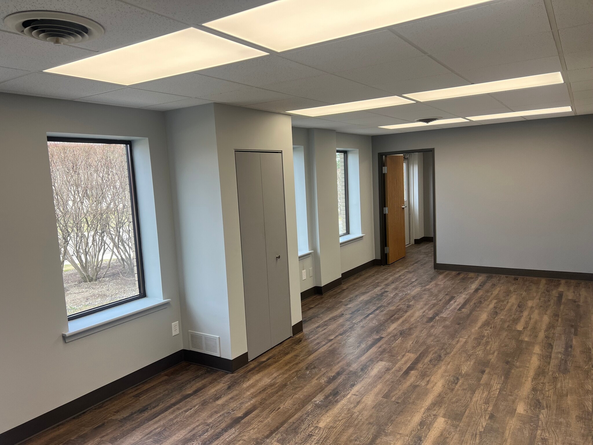 1328-1346 Wheaton Dr, Troy, MI à louer Photo intérieure– Image 1 sur 8