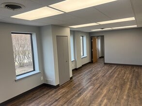 1328-1346 Wheaton Dr, Troy, MI à louer Photo intérieure– Image 1 sur 8