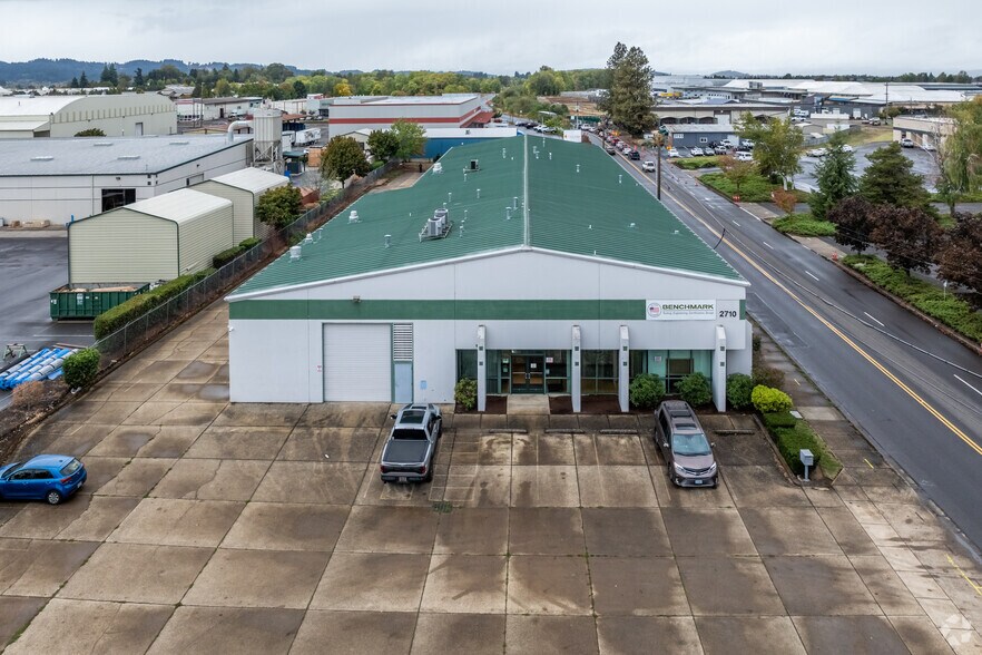2710-2720 W 5th Ave, Eugene, OR à louer - Photo de l’immeuble – Image 2 sur 4