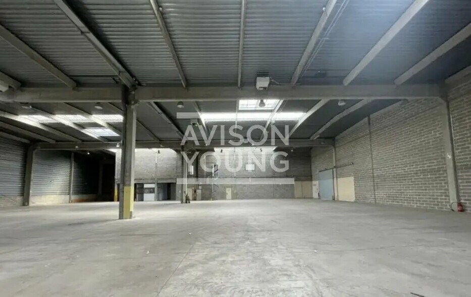 Local d’activités dans Sucy-en-Brie à louer - Photo de l’immeuble – Image 2 sur 3