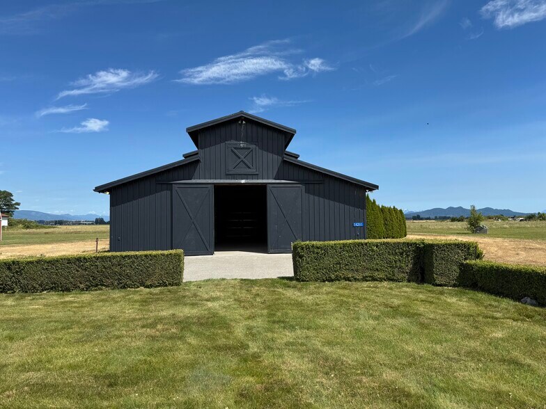 14285 Laconner Whitney rd, Mount Vernon, WA à louer - Photo principale – Image 1 sur 33