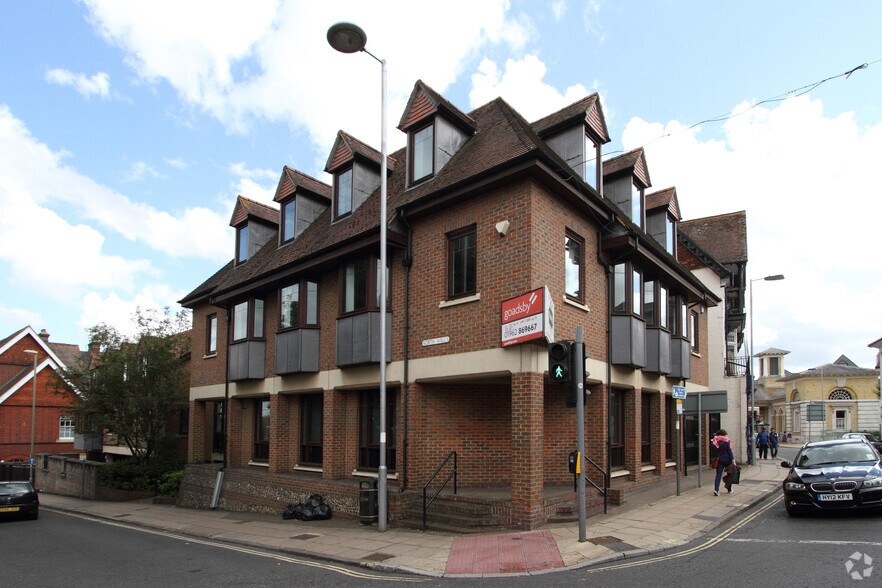 1-2 Crown Walk, Winchester à louer - Photo de l’immeuble – Image 1 sur 6