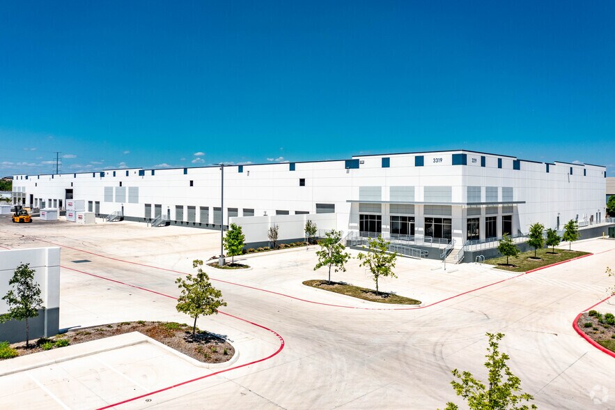 3319 N Panam Expy, San Antonio, TX à louer - Photo de l’immeuble – Image 1 sur 10