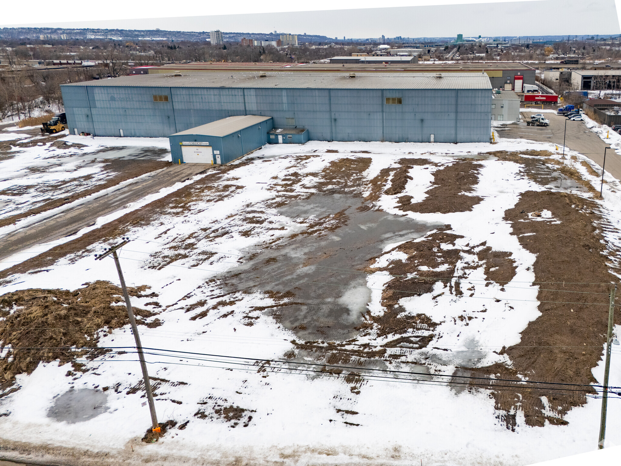 475 Kenora Av, Hamilton, ON à louer Photo principale– Image 1 sur 3