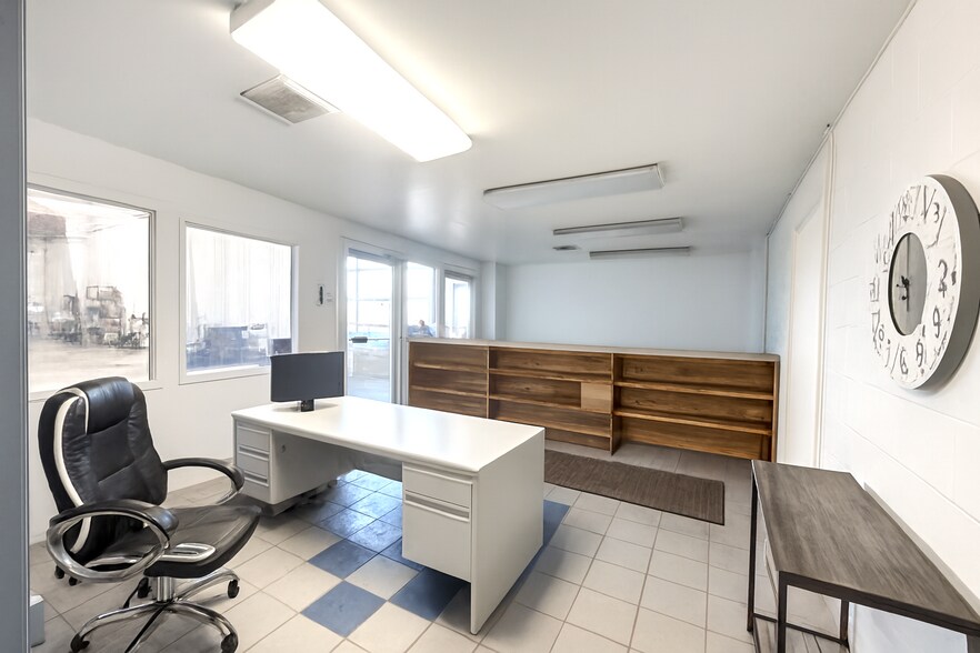 712 Frontier Dr, Fergus Falls, MN à louer - Photo de l’immeuble – Image 3 sur 12