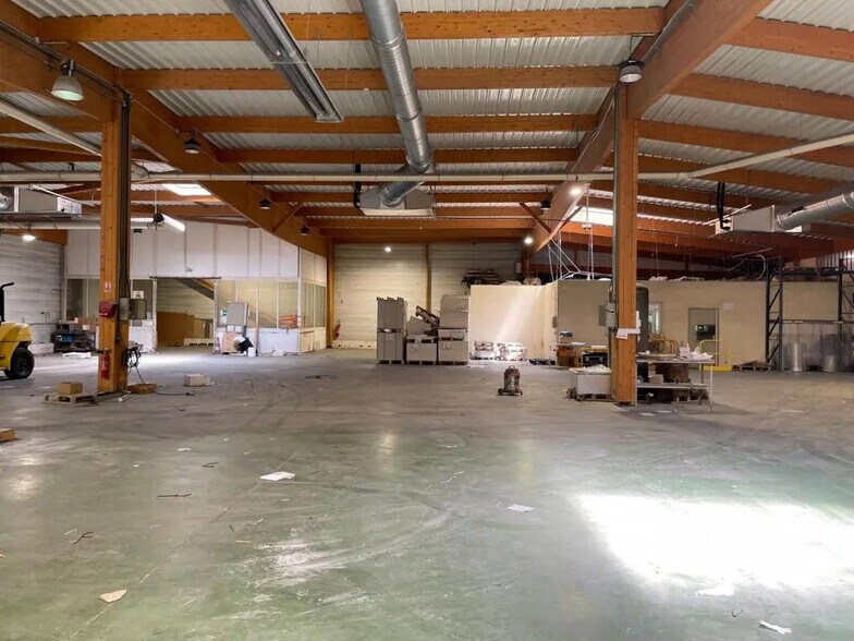 Industriel/Logistique dans Le Muy à louer - Photo de l’immeuble – Image 1 sur 6