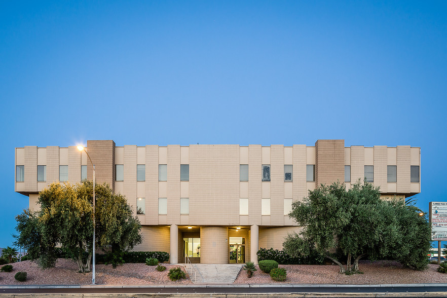 3430 E Flamingo Rd, Las Vegas, NV à louer - Photo de l’immeuble – Image 3 sur 5
