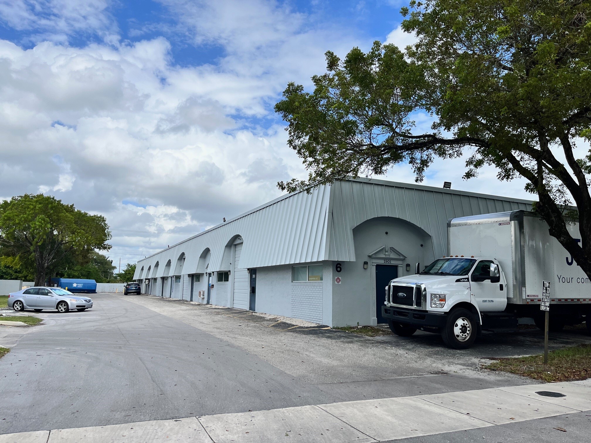 2696 NW 31st Ave, Lauderdale Lakes, FL à louer Photo de l’immeuble– Image 1 sur 3