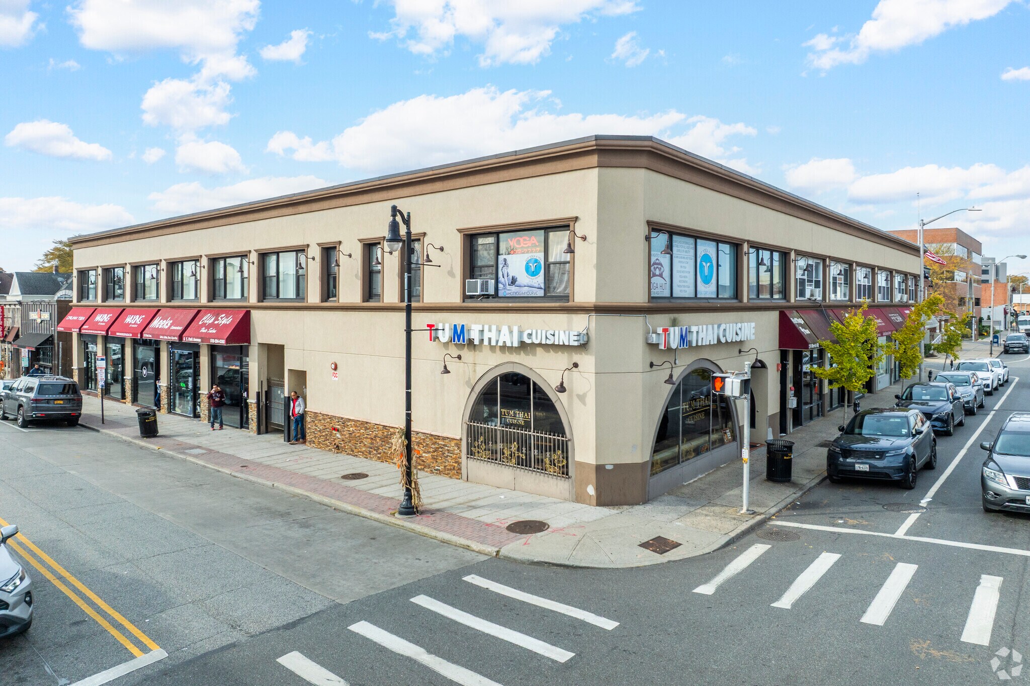 266-274 Merrick Rd, Rockville Centre, NY à louer Photo principale– Image 1 sur 5