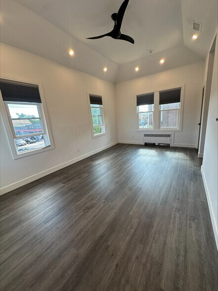 1 Burnside Ave, Lawrence, NY à louer - Photo principale – Image 1 sur 1