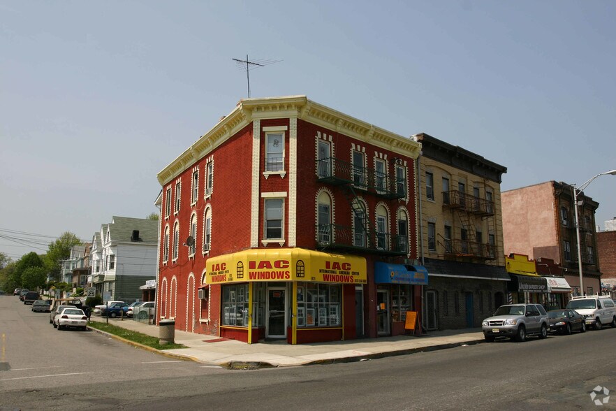 871-875 Main Ave, Passaic, NJ à louer - Photo principale – Image 1 sur 4