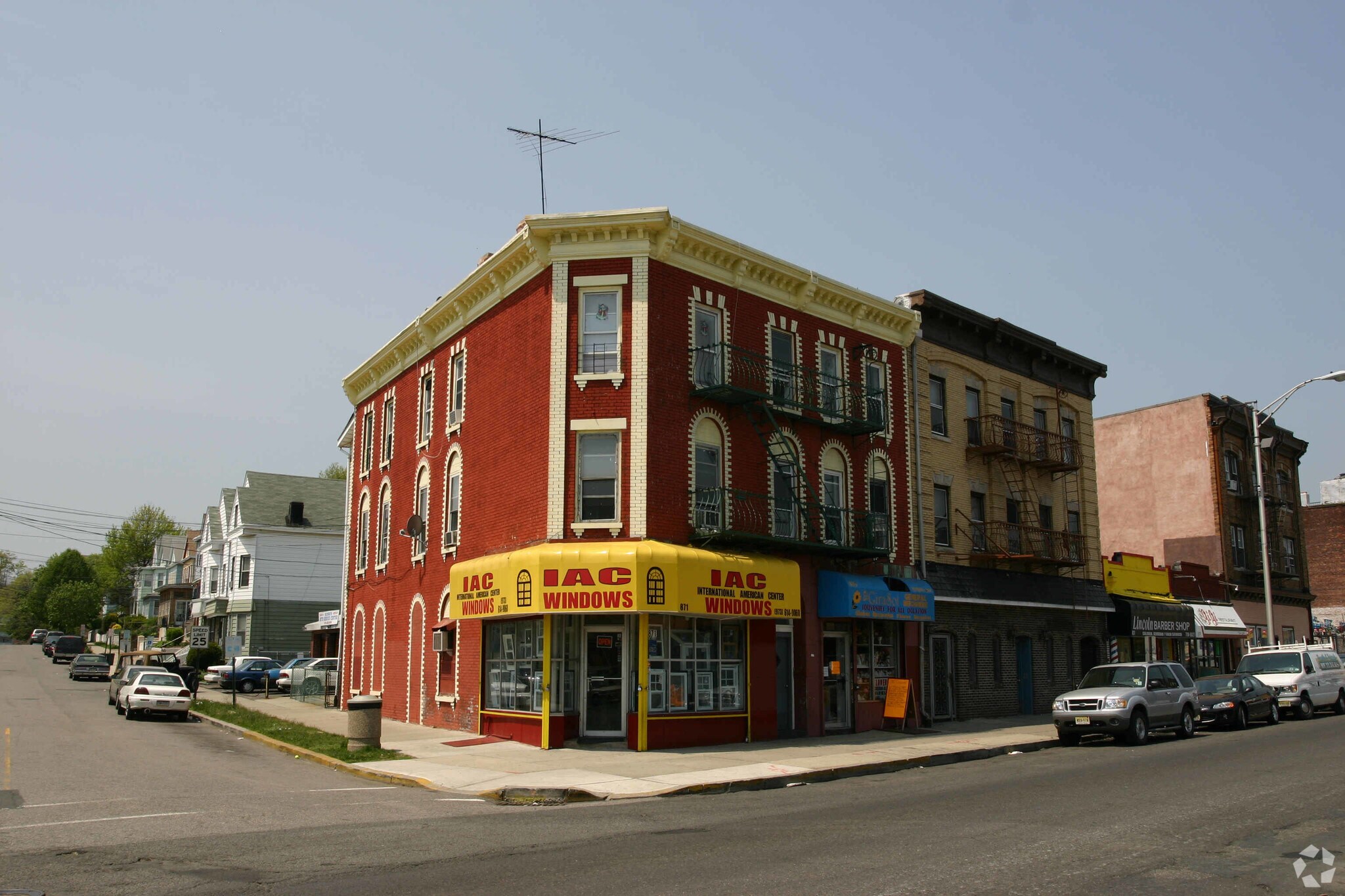871-875 Main Ave, Passaic, NJ à louer Photo principale– Image 1 sur 5