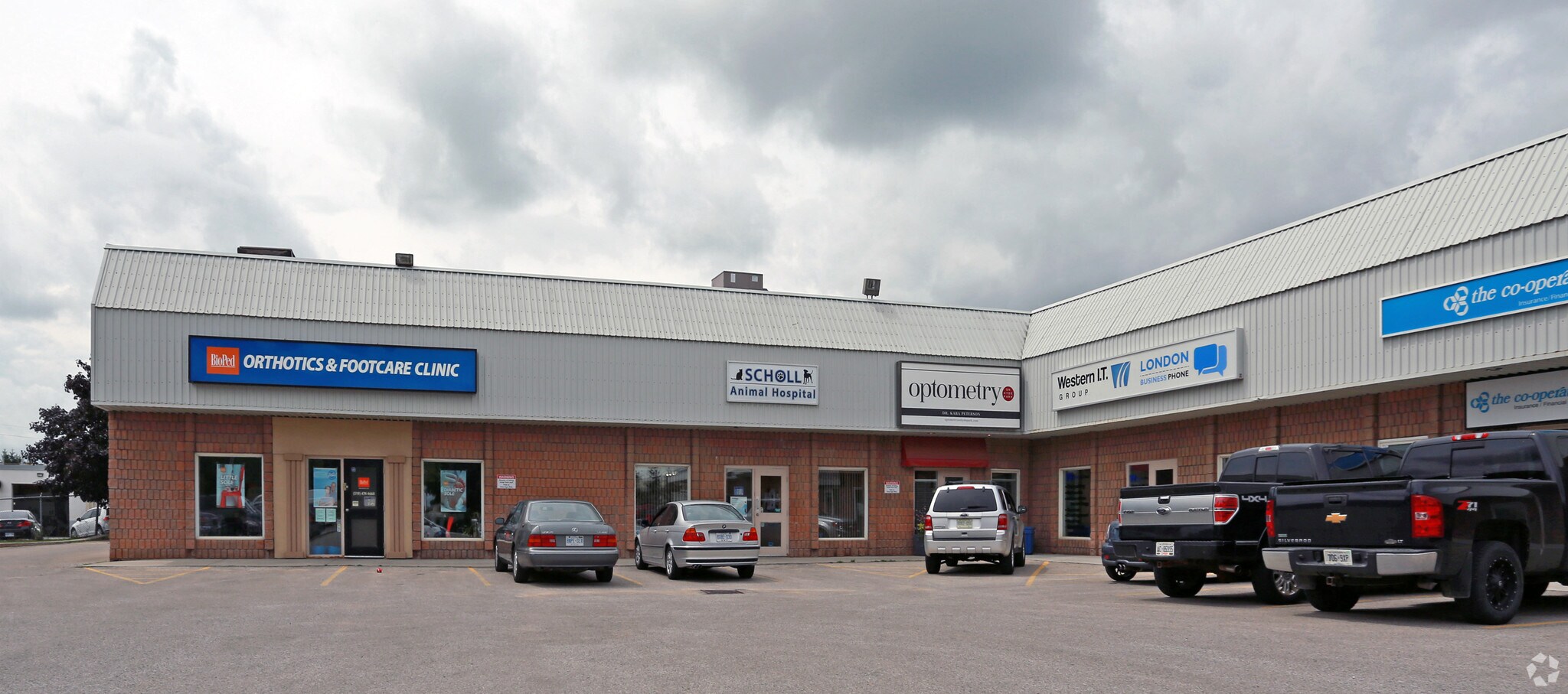 1900 Hyde Park Rd, London, ON à louer Photo principale– Image 1 sur 5