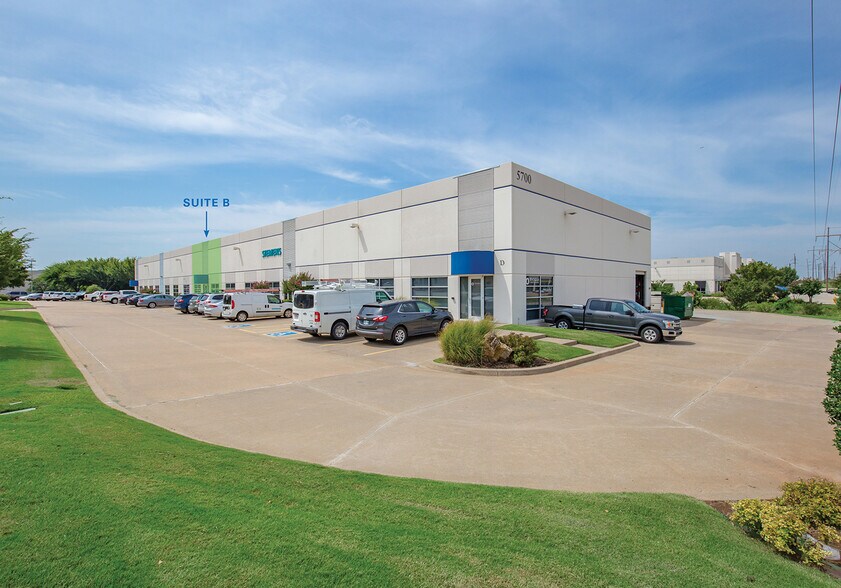 5700 SW 36th St, Oklahoma City, OK à louer - Photo de l’immeuble – Image 2 sur 7